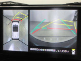 パノラミックビューモニター付きです。車両を上から見たような映像をディスプレイオーディオ画面に表示。運転席からの目視だけでは見にくい、車両周辺の状況をリアルタイムでしっかり確認できます。