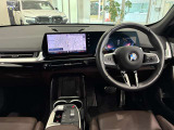 コックピットは、BMWらしくセンター・コンソールがドライバーに向けて傾けられた設計になっています。