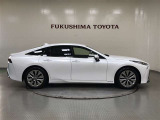 【まるごとクリーニング】シートを取り外し、車内を徹底洗浄。隅々まで丁寧に仕上げています。