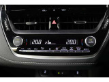 運転席と助手席、それぞれ温度調節ができ、オールシーズン快適なオートエアコンとなっております!