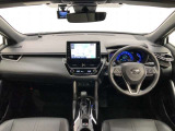 シンプルながら機能性あふれる運転席廻りです。視界性もよく、運転しやすいですよ。インパネ回りもクリーニングでピッカピカです!