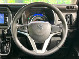 インテリアに合わせたデザインのステアリングは、運転される方のことも考え、運転しやすい形状、大きさです。是非一度、実際に触ってお確かめください。