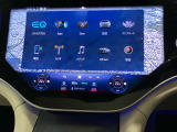 新しくなったセンターコンソールはスマートフォンを操作するような感覚でナビから車両の設定までが可能です。