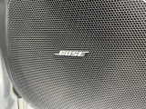 【BOSEサウンドシステム】メーカーオプションの高品位サウンドシステムを搭載。専用のチューニングが施された大小様々なスピーカーから良質なサウンドが奏でられ、臨場感あふれる音響空間を演出します。
