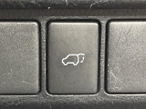 【パワーバックドア】スマートキーや運転席のボタンを押すだけでリアゲートが自動で開閉します!荷物を持っている時や、高い位置にあるバックドアを閉める際に便利な機能です♪
