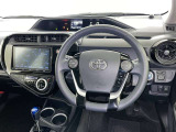 運転席まわりです。 各操作スイッチは使いやすい位置に配置されてます。