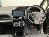 高いホールド性で運転姿勢が安定します。長距離ドライブでも疲れにくいのが魅力です。快適なドライビングライフをお送りください♪