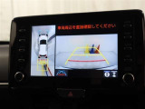 車体の前後左右に設置されたカメラにより、リアルタイムで安全確認ができるところが大きな魅力。十字路や駐車場、狭い路地での走行など、死角ができやすい場面で力を発揮します。