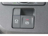 電動パーキングブレーキを搭載。スイッチ操作でパーキングブレーキを作動・解除することが可能ですので、操作の力が不要ですよ♪
