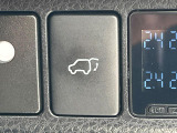 【パワーバックドア】スマートキーや運転席のボタンを押すだけでリアゲートが自動で開閉します!荷物を持っている時や、高い位置にあるバックドアを閉める際に便利な機能です♪