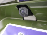 バックカメラが付いているので後方確認が非常にしやすいです。今や運転初心者も熟練者も必須装備!ついていて損はないですね♪