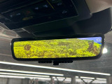 【デジタルインナーミラー】後席の大きな荷物や同乗者で後方が確認しづらい時でも安心!カメラが撮影した車両後方の映像をルームミラー内に表示。クリアな視界で状況の確認が可能です!