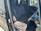 運転席まわりには十分なスペースがあり、大柄な方でもゆったり運転していただける環境です。