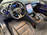 メルセデスのシートは、少し硬めに出来ておりますので、長時間の運転でも疲れにくく、安全にドライビングをお楽しみ頂けます