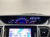 メーターが運転席から見やすいインパネ中央部に配置してるので走行中の視線移動が少なく快適です。