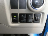 コーナーセンサーを車の前後に装備。障害物までの距離に応じて警告音を変えてお知らせ。縦列駐車時や駐車場・車庫などでの取り回しをサポートします。詳細は販売店スタッフまでおたずねください。