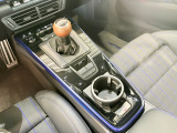 手厚いサポートを提供する「ポルシェ自動車保険」を取り扱っております。オリジナル補償(無償)が付帯し、万が一の際も正規販売店ならではの確かな安心でオーナー様を支えます。保険選びもお気軽にご相談ください。
