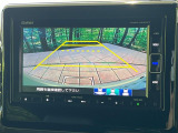 【バックカメラ】駐車時に後方がリアルタイム映像で確認できます。大型商業施設や立体駐車場での駐車時や、夜間のバック時に大活躍!運転スキルに関わらず、今や必須となった装備のひとつです!