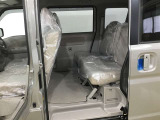 リヤのシートは広くゆったりと乗れるスペースになっています!