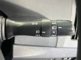 【オートライト】周りの明るさに応じて自動でヘッドライトの点灯・消灯ができる機能です!ライトの付け忘れ・消し忘れなどが無くなり、雨の日や夕方の走行も安心!トンネル通過時も便利ですね♪