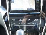 オートエアコンで簡単に車内の温度調節ができます