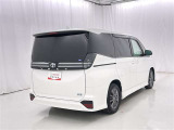 広々とした車内空間に優れた燃費性能。更にデザインも上質で人気のお車です!