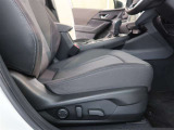 パワーシート搭載。微妙な調整が手軽にでき、ピッタリなポジションで運転することが可能です。