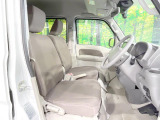運転席シート廻りは使用感も少なく、良好な状態となっています。丁寧に使われていたことがよくわかりますね。