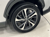 タイヤサイズは225/50R18!純正アルミホイール!残り溝は5ミリ程度です!