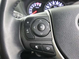 ステアリングスイッチ付き。前方から目を離すことなく操作することが可能です。