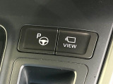 【リモート機能つきアドバンストパーク】専用スマートフォンアプリの使用で、車外から遠隔駐車・出庫が可能な先進機能。広い場所で乗り降りしたい時に便利です♪