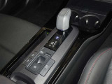 電動パーキングブレーキ・ブレーキホールドを装備してます。ホールド機能は信号待ちが多い一般道で疲労軽減になり、大好評です!