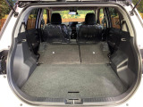 普段のお買い物や通勤、送迎等に十分な荷室スペースを確保しております。セカンドシートを倒すと、大きな荷物の積載も可能です♪