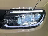 【LEDヘッドライト】悪天候や夜間走行時も良好な視界を確保し安心して運転できる高輝度LEDヘッドライトを装備!点灯速度が早く、消費電力も抑えられています。
