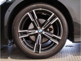 【BMWアロイホイル】軽量かつ強度に拘ったアロイホイル。走行性能ポテンシャルを引き出す設計。車の足元を引き締めてくれる大きなポイントはアロイホイルです。