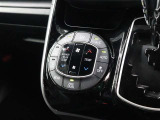 左右独立温度コントロールフルオートエアコン!運転席、助手席それぞれ独立して温度設定が可能です。