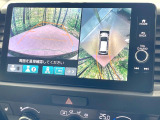 【マルチビューカメラシステム】専用のカメラにより、上から見下ろしたような視点で360度クルマの周囲を確認することができます☆死角部分も確認しやすく、狭い場所での切り返しや駐車もスムーズに行えます。