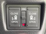 【両側パワースライドドア】スマートキーや運転席のスイッチで後席両側スライドドアの開閉が可能♪電動だから力を入れてドアを開ける必要が無く、小さなお子様でも簡単に開け閉めでき快適です♪