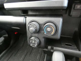 マニュアルエアコン装着です。夏は、快適に、冬でも車内の曇りを取ってくれるので安全です。