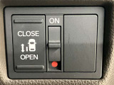 パワースライドドアです!運転席でラクラク操作!元気なお子様やワンちゃんのイタズラも防いでいただけます☆