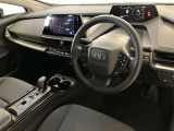 前方の見通しが良いすっきりした視界、誰でも扱いやすく運転できます。疲れにくく安心ドライブを更に快適なものにします!
