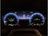 とっても見やすいメーターです。夜間時はラグジュアリーな気分にさせてくれる照明が魅力ですので、夜のドライブも楽しみになりますよ♪