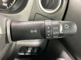 【オートライト】周りの明るさに応じて自動でヘッドライトの点灯・消灯ができる機能です!ライトの付け忘れ・消し忘れなどが無くなり、雨の日や夕方の走行も安心!トンネル通過時も便利ですね♪