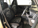 運転席の座面高さを調整できるシートリフターが付いています。