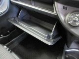 室内に小物を入れる収納スペースがあれば車内が片付きますね☆