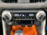 【シートヒーター&ベンチレーション】夏場は涼しい風でお尻や背中の熱やムレを防ぎ、冬はエアコンよりも早く温まってポカポカに!季節を問わず快適に過ごせます。