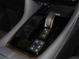 電動パーキングブレーキ・ブレーキホールドを装備してます。ホールド機能は信号待ちが多い一般道で疲労軽減になり、大好評です!