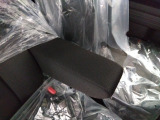 大型アームレストがちょうど腕が置きやすい位置でリラックス。快適なドライブが楽しめます。