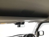 フロント上部に収納スペースがあります