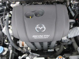 「SKYACTIV-G(ガソリン)」は、規格外の高圧縮を実現し、世界のエンジン技術者に驚きを与えました。さらに、それを維持したままノッキングの発生を抑え、熱効率を向上、走りにも寄与したエンジンです。